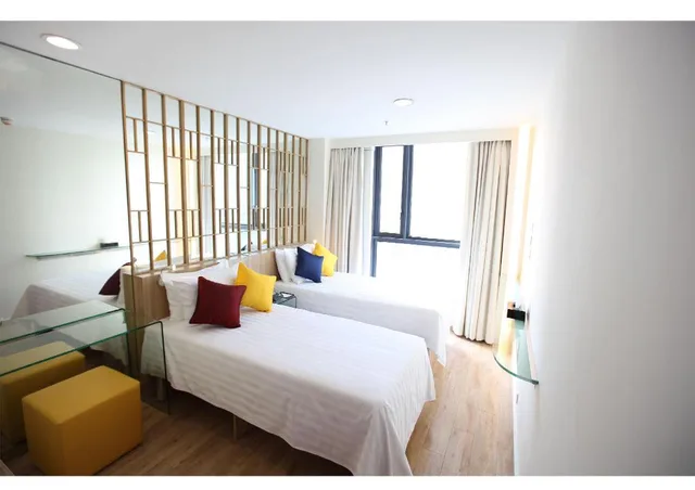 غرفة سوبيريور بسريرين منفصلين بإطلالة على المدينة، IW Hotel 1/3