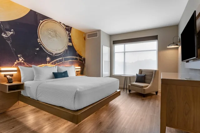 جناح بسرير كينج مع أريكة، Cambria Hotel Austin Airport 1/4