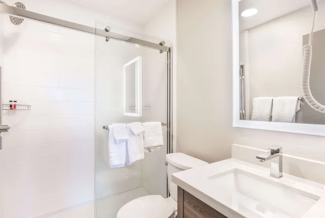 جناح بسرير كينج وسريرين كوين بغرفتي نوم، Days Inn By Wyndham Red Bluff 3/4