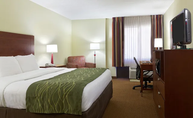 غرفة قياسية بسرير كينج، Comfort Inn Fayetteville near Fort Bragg 2/5