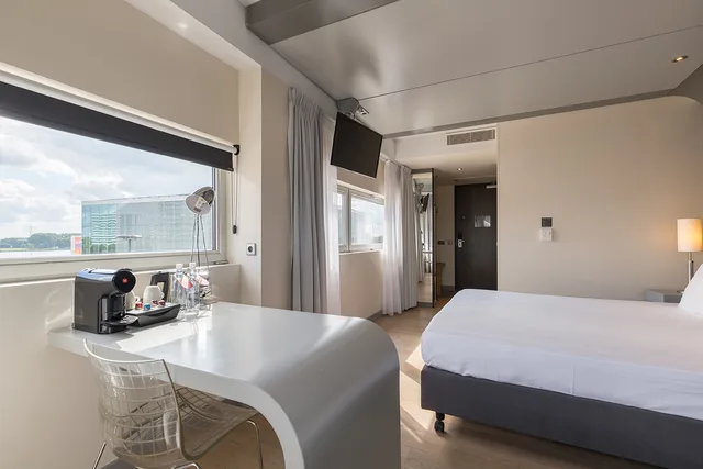 غرفة ديلوكس بسرير كينج، Leonardo Hotel Almere City Center 6/9