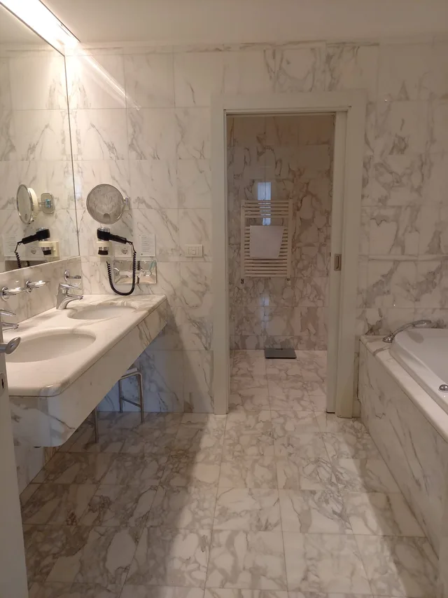 Junior Suite, Deluxe, Greif 2/2