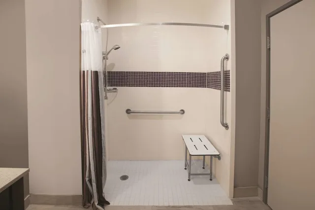 غرفة بسريرين كوين لذوي الإعاقة، La Quinta Inn And Suites By Wyndham Kingsville 3/3