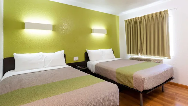 غرفة رباعية بسريرين مزدوجين، Motel6 Camp Springs, DC - South Camp Springs 1/5