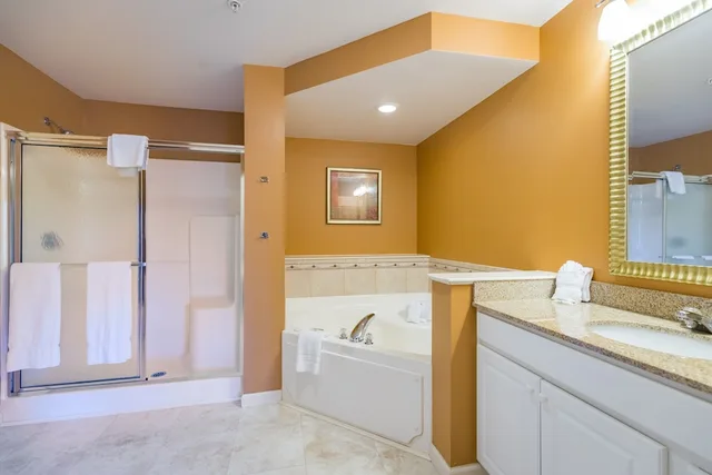 1 Bedroom, Premier, Suite, Queen Bed, Nature View, Sofa، Vacation Village At Berkshires 5/6