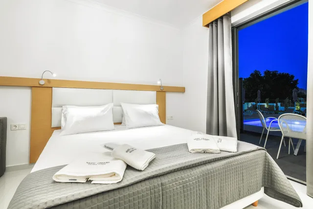 Deluxe, Studio, Twin Beds, Pool View, Sofa, White Canvas Boutique Studios 6/10