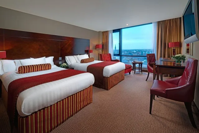 غرفة تنفيذية بسريرين منفصلين، The Savoy Hotel 1/2