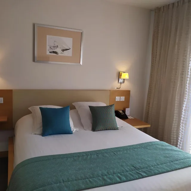 غرفة كومفورت بسرير كوين، Best Western Premier Vieux Port 3/10
