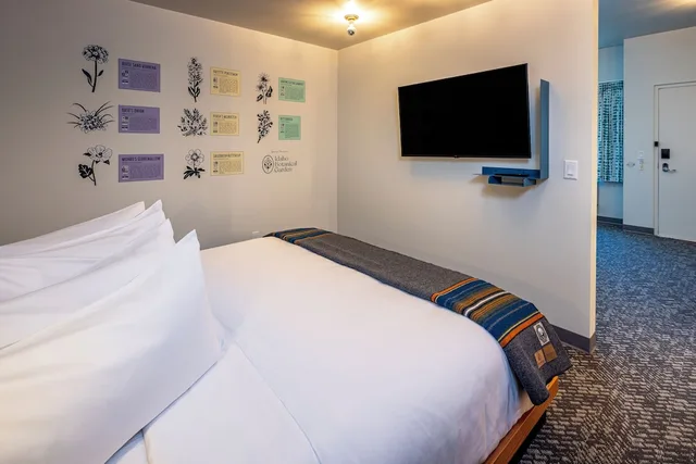 جناح بسرير كينج مع أريكة، The SPARROW Hotel 1/2