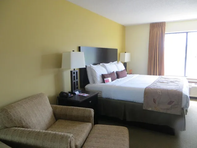 1 Bedroom, Suite, Ramada by Wyndham Wisconsin Dells 4/5