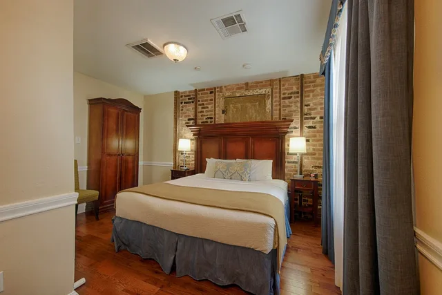 Classic, King Bed, Hotel St Pierre French Quarter 7/10
