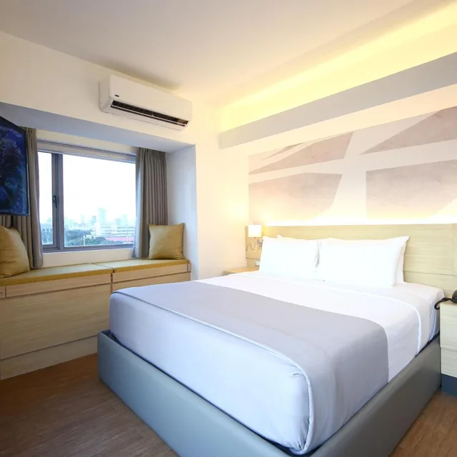 Cityscape, Queen Bed، TRYP by Wyndham Mall of Asia Manila 1/4