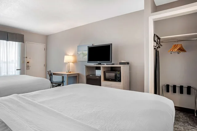غرفة قياسية بسريرين كوين، Best Western Navarre Waterfront 2/8