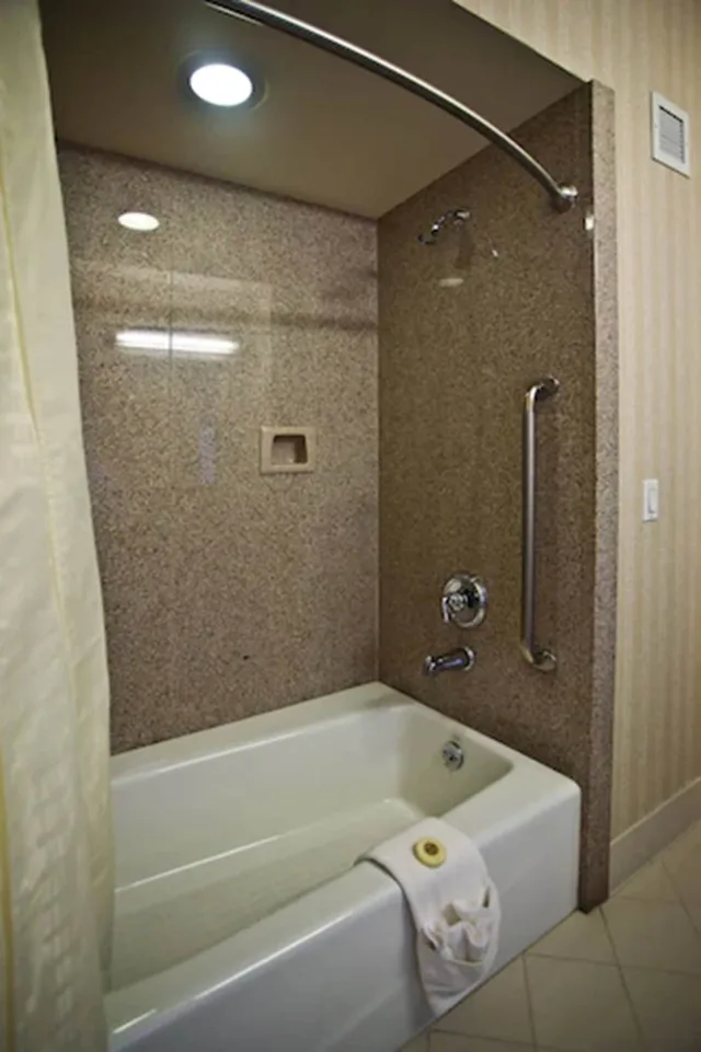 City, King Bed، Bay Landing Hotel 4/4