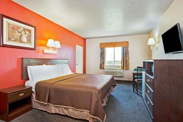 غرفة قياسية بسرير كينج للمدخنين، Howard Johnson By Wyndham Galveston 7/10