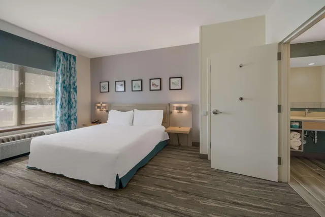 جناح بسرير كينج بغرفة نوم واحدة لذوي الإعاقة، Hilton Garden Inn Rockford 2/2