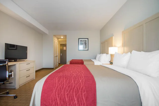 غرفة قياسية بسرير كينج وسريرين كوين، Comfort Inn & Suites Campbell River, BC 5/6