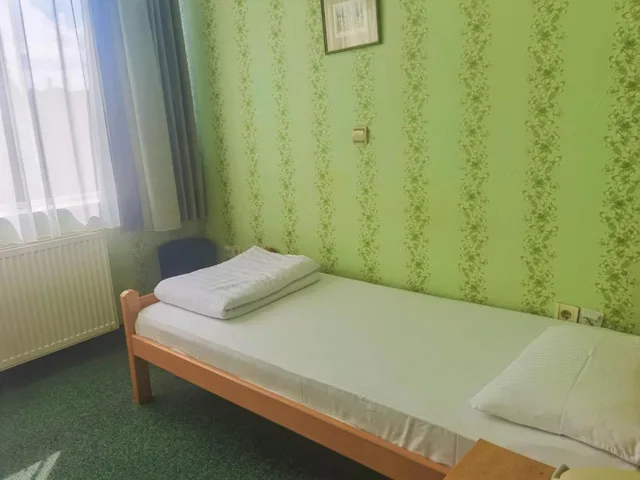 غرفة مفردة، Hotel Slodes 6/8