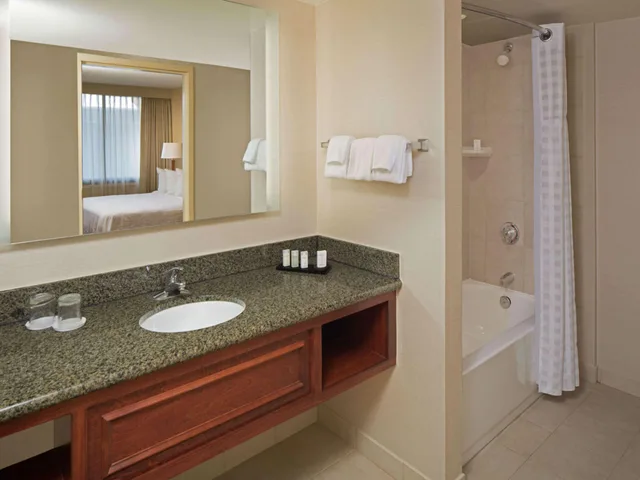 جناح بغرفتي نوم، Embassy Suites By Hilton Winston Salem 2/2