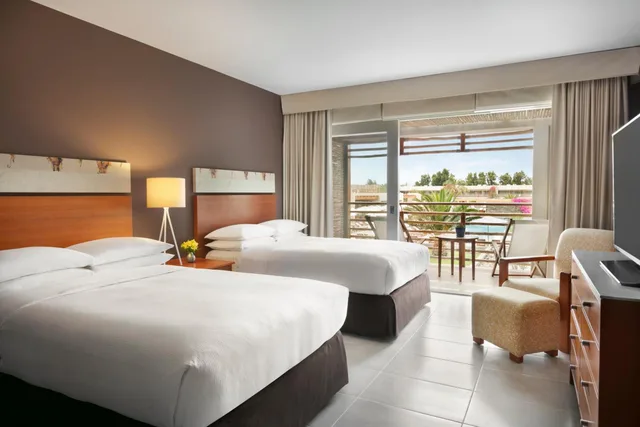 جناح بسريرين مزدوجين بإطلالة على الحديقة بشرفة، The Legend Paracas Resort, a Destination by Hyatt Hotel 1/3