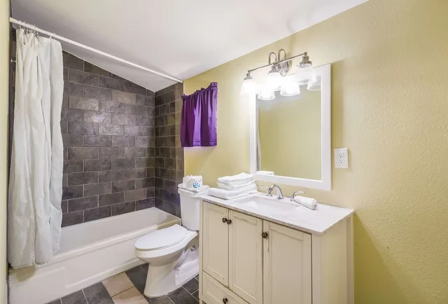 Efficiency, 2 Queen Beds, Smoking، Rodeway Inn Casper 4/6