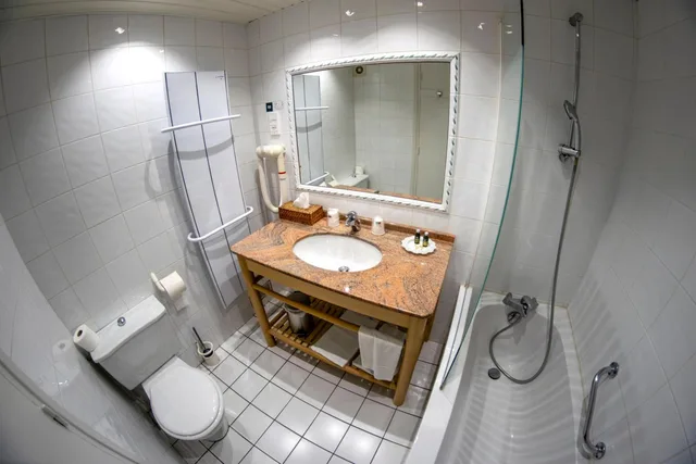 غرفة رباعية، HOTEL LE RELAIS FLEURI 2/2