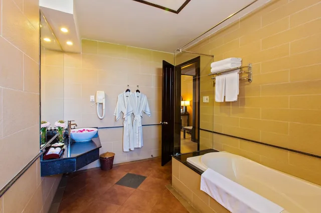 غرفة غراند ديلوكس بسريرين منفصلين بإطلالة على النهر، Hoi An Beach Resort 3/4