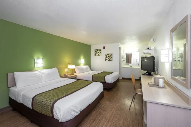 غرفة بسريرين كوين، American Inn 2/3