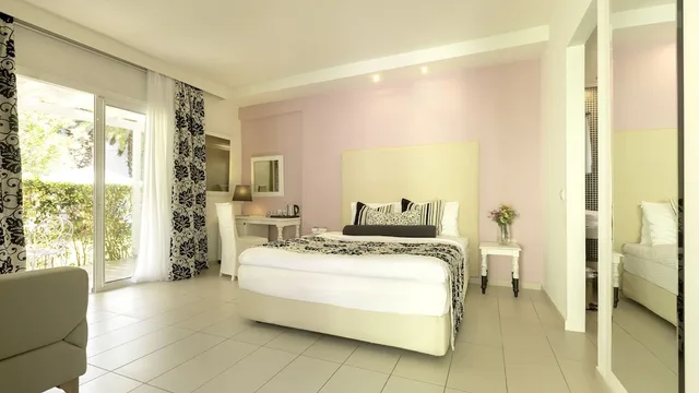 جناح جونيور بسرير كوين مع أريكة، Mandraki Village Boutique Hotel 1/7