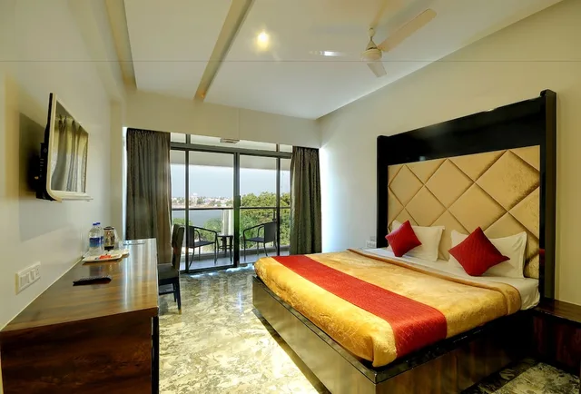 غرفة بريميوم بإطلالة على المدينة بشرفة، HOTEL APAAR 1/10
