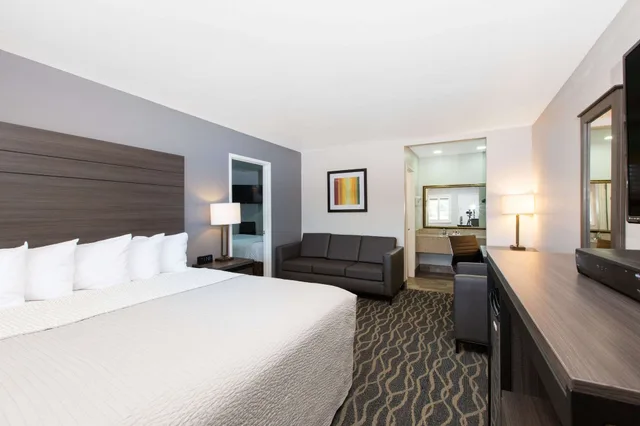 جناح بسرير كينج بغرفتي نوم، Days Inn by Wyndham Ukiah 1/2