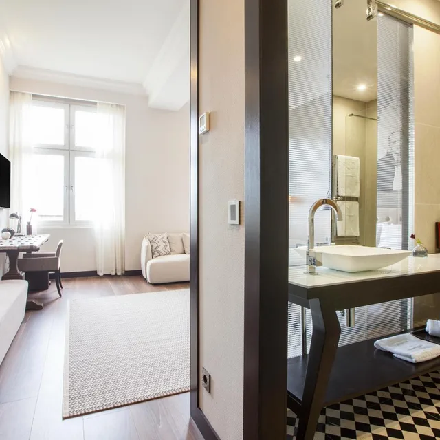 Deluxe, King Bed, Quentin Xl Potsdamer Platz 9/9