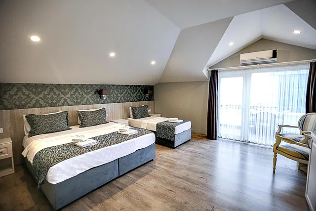 Room, Triple, Sea View, Balcony, Doa Suite Hotel 1/3