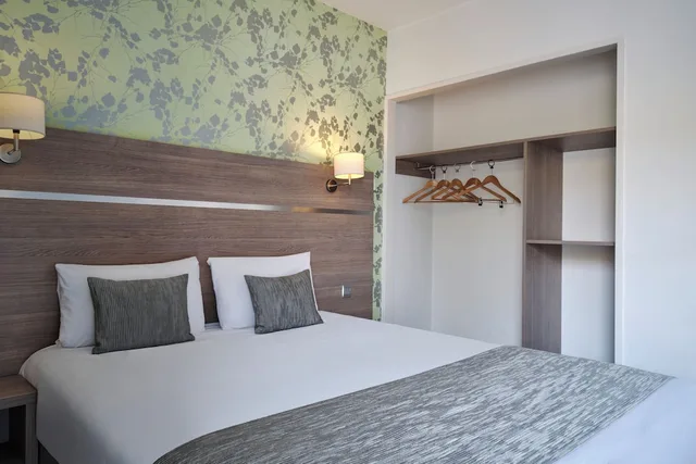 غرفة قياسية بسريرين منفصلين، LOGIS BEAUJOIRE HOTEL 1/6