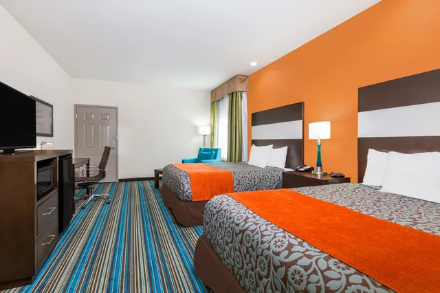 غرفة بسريرين كوين، Days Inn & Suites by Wyndham Katy 2/10