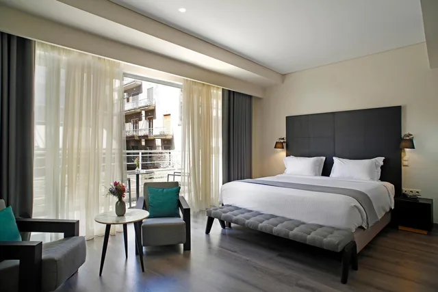 جناح جونيور بشرفة، Lozenge Hotel 2/10
