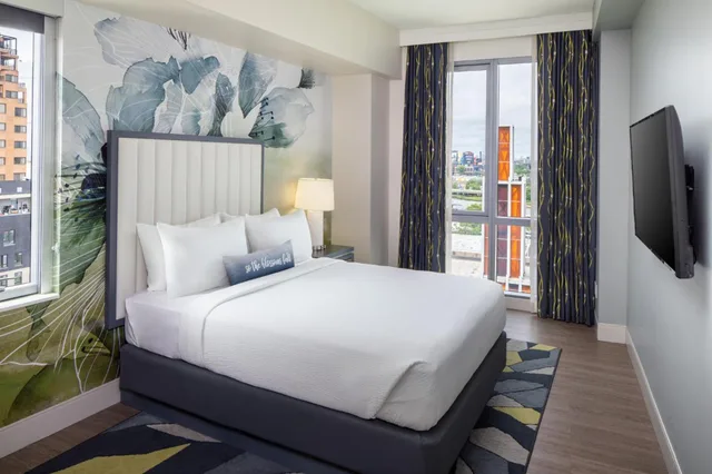 Standard, King Bed, Queen Bed, Hotel Indigo Flushing 2/4