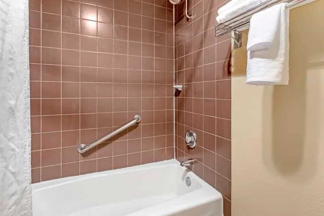 جناح بسريرين كوين مع أريكة بمنطقة جلوس بمطبخ، Best Western Elko Inn 2/2