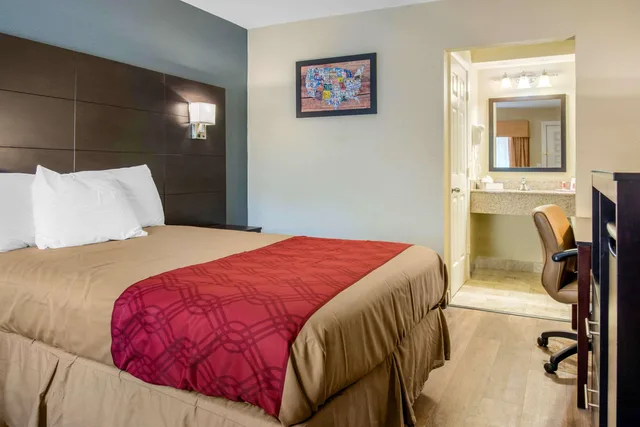 غرفة بسرير مزدوج، Econo Lodge Freeport - Brunswick Area 2/4