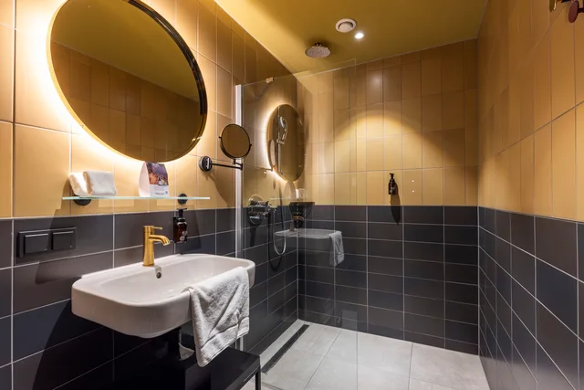 Luxury, Double Bed, Fletcher Boutique Hotel Slaak-Rotterdam 3/3