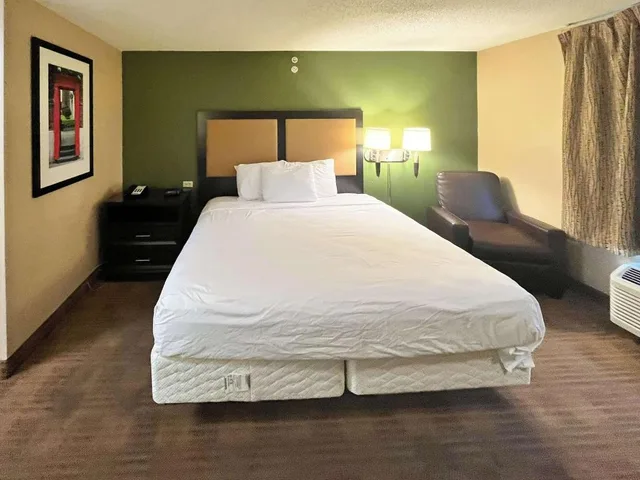 غرفة بسرير كوين لغير المدخنين بمطبخ، Studio6 Memphis, TN – East Memphis 6/8