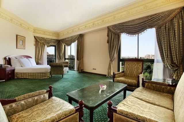 جناح رئاسي تنفيذي بسرير كوين، Hilton Pyramids Golf Resort 4/8