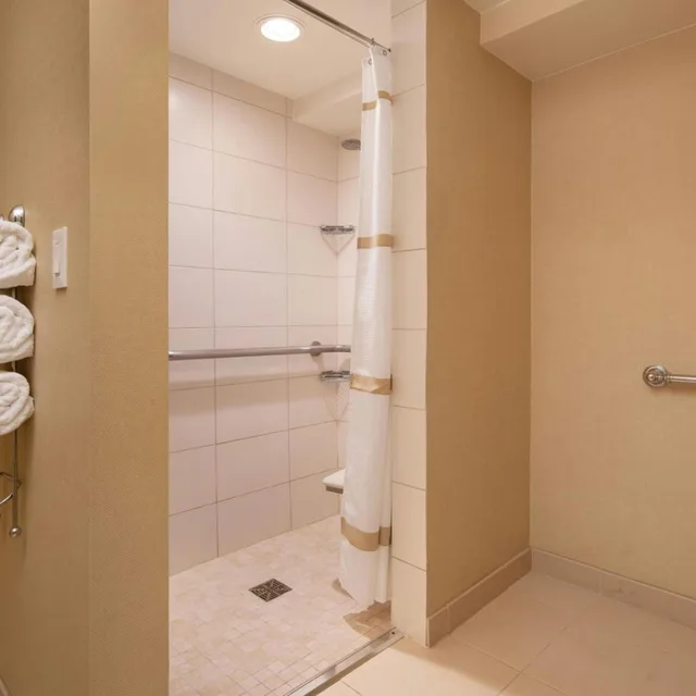 1 Bedroom, Family Suite, Suite, King Bed, Sofa, Balcony، Marriott Newport Beach Bayview 9/19