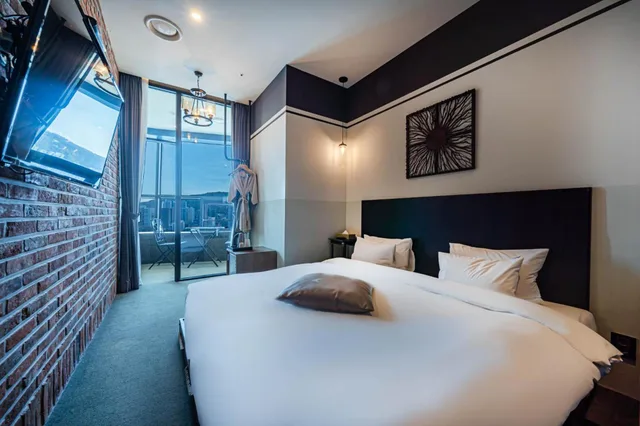 Room, Double Bed, Sea View, Balcony, H Avenue 2/4