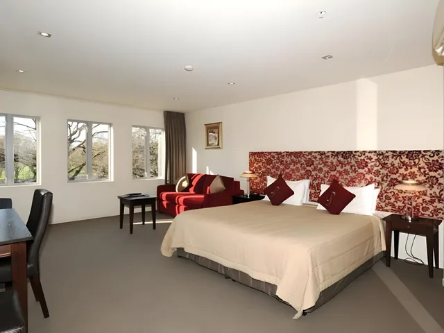 غرفة تنفيذية، PARKVIEW ON HAGLEY 2/2
