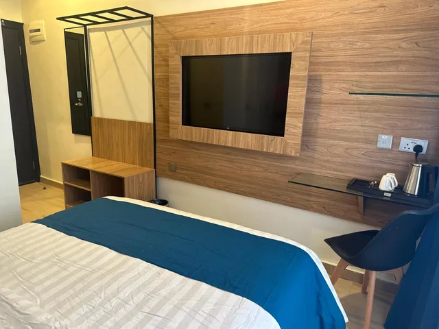 Queen bed standard Room, Hotelinn Oniru 3/5