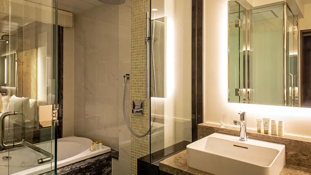 جناح غراند بريميير تنفيذي بسريرين منفصلين مع أريكة مع دخول الصالة، Okinawa Kariyushi Resort Exes Naha 4/6