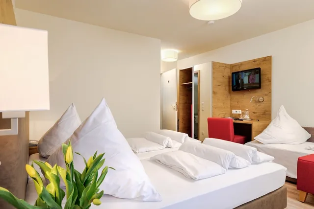 غرفة ثلاثية بسرير كينج وسرير فردي، Hotel Mythos 2/4