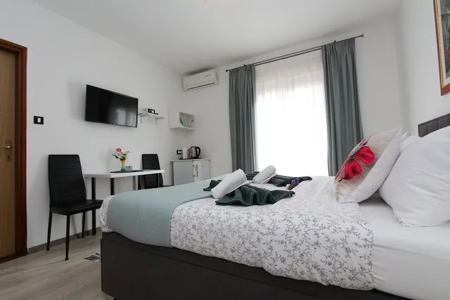 غرفة كومفورت بسرير مزدوج بشرفة، Apartments Matosevic 2/8