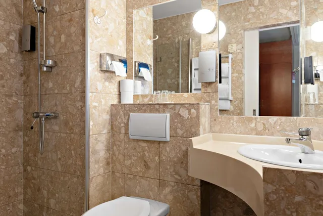 Standard, Twin Beds, Two Extra Beds، Best Western Strand Hotel 5/5